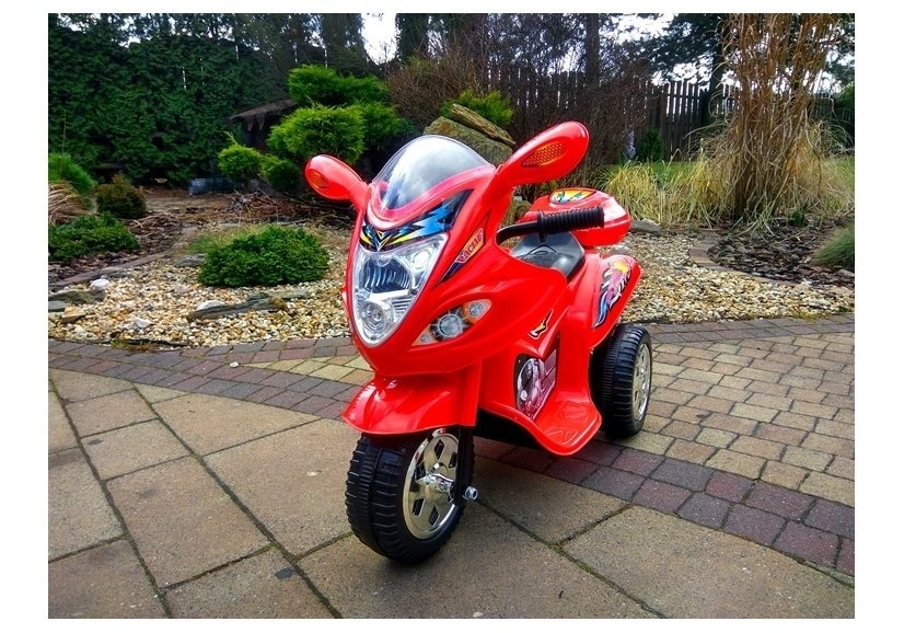 Elektrisch bestuurbare driewieler motorfiets rood