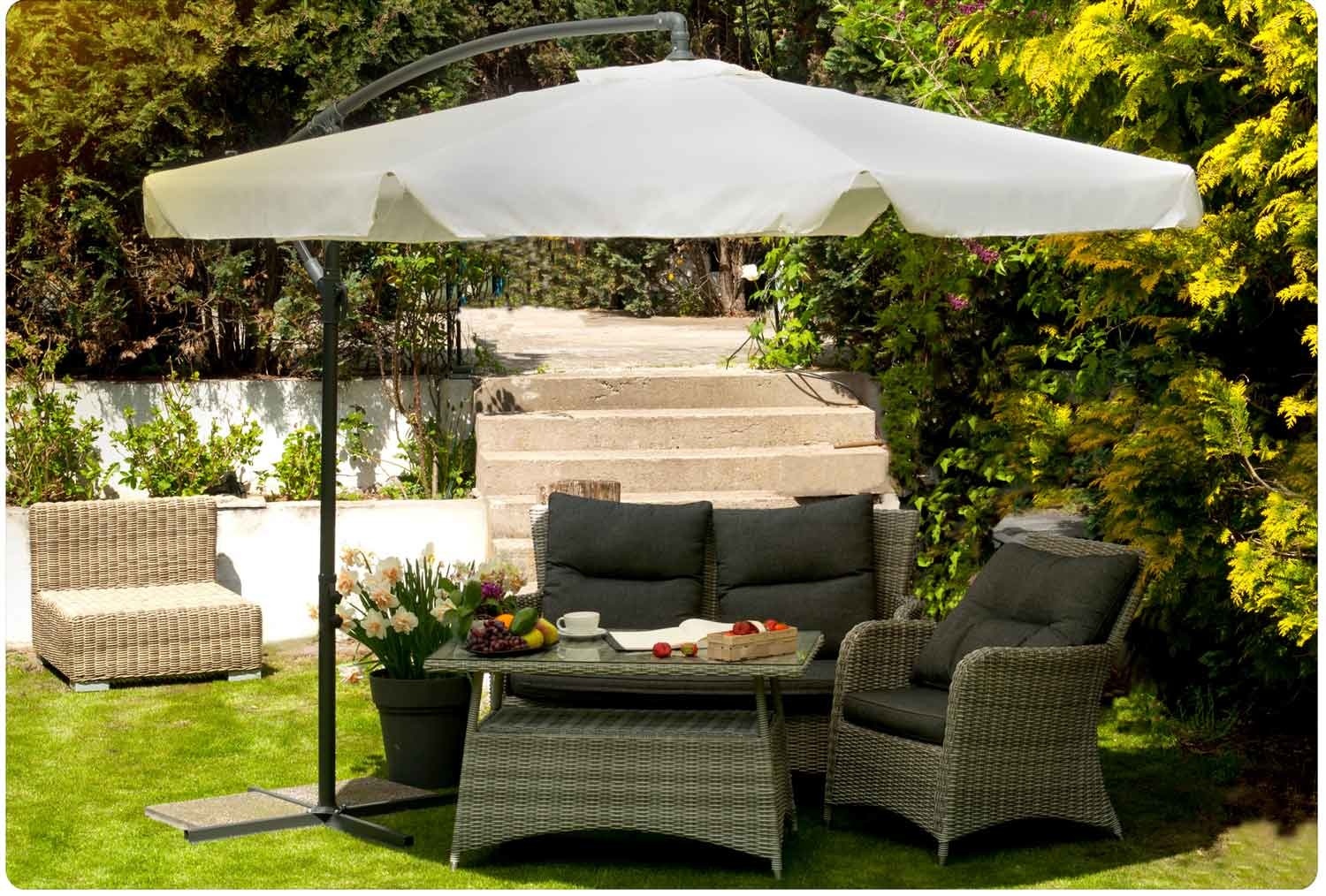 https://cdn.webshopapp.com/shops/307649/files/376049197/1-zweefparasol-groot---350-cm---beige---opvouwbare.jpg