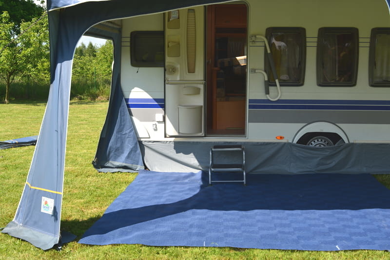 Tenttapijt camping vloerkleed - 2,5 x 60 cm - groen - kunststof