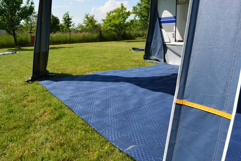 Tenttapijt camping vloerkleed - 2,5 x 60 cm - groen - kunststof