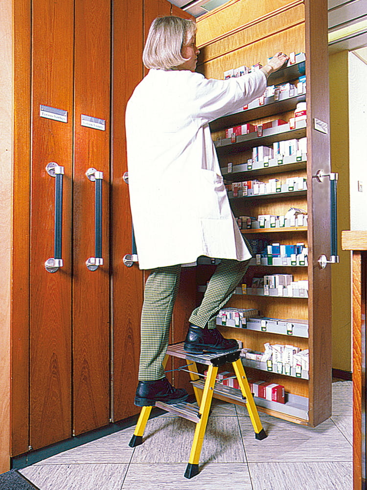 Huishoudtrap - 2x 2 treden - aluminium - dubbelzijdig - paars