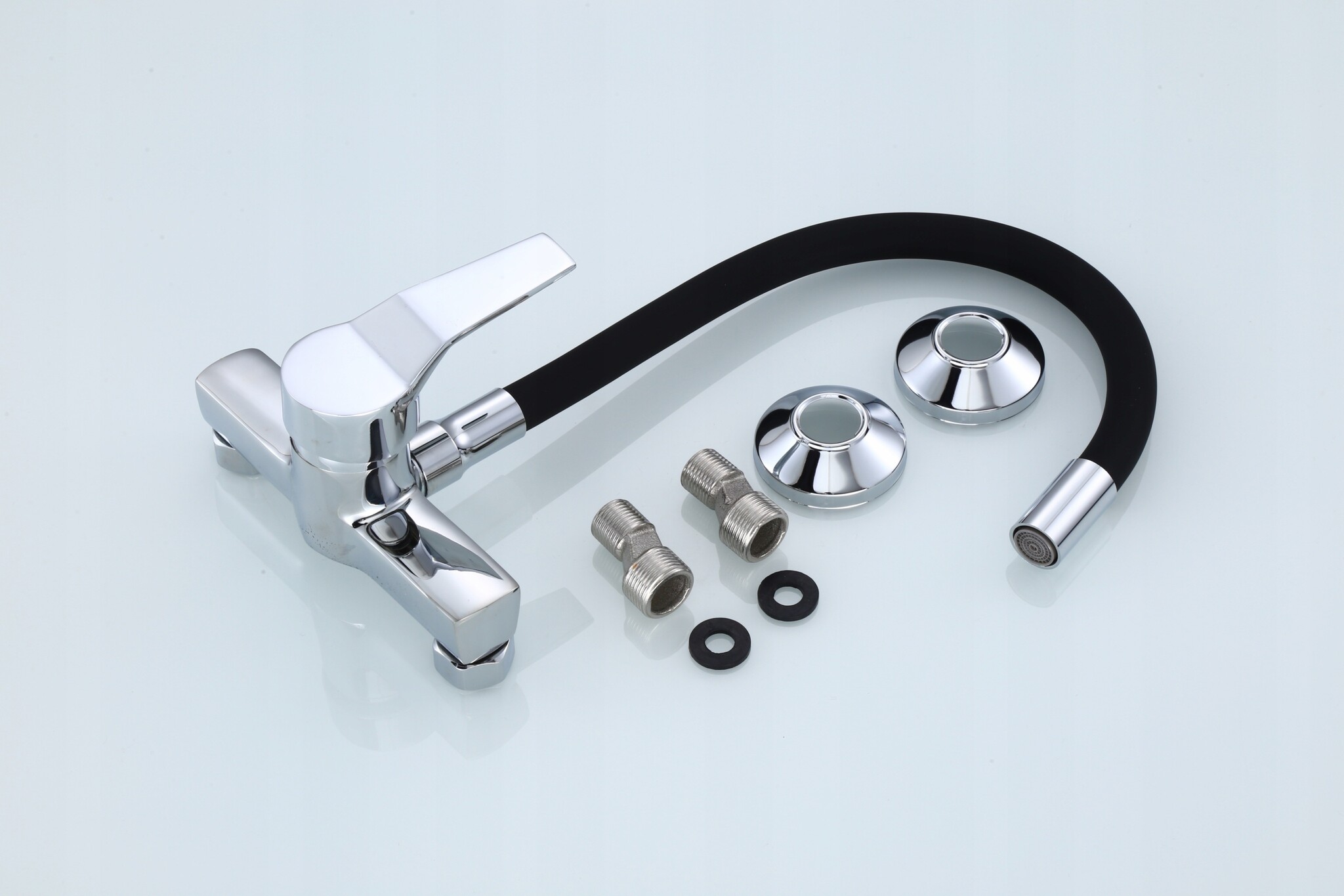 Wand keukenkraan - flexibel - zwart - met montage set