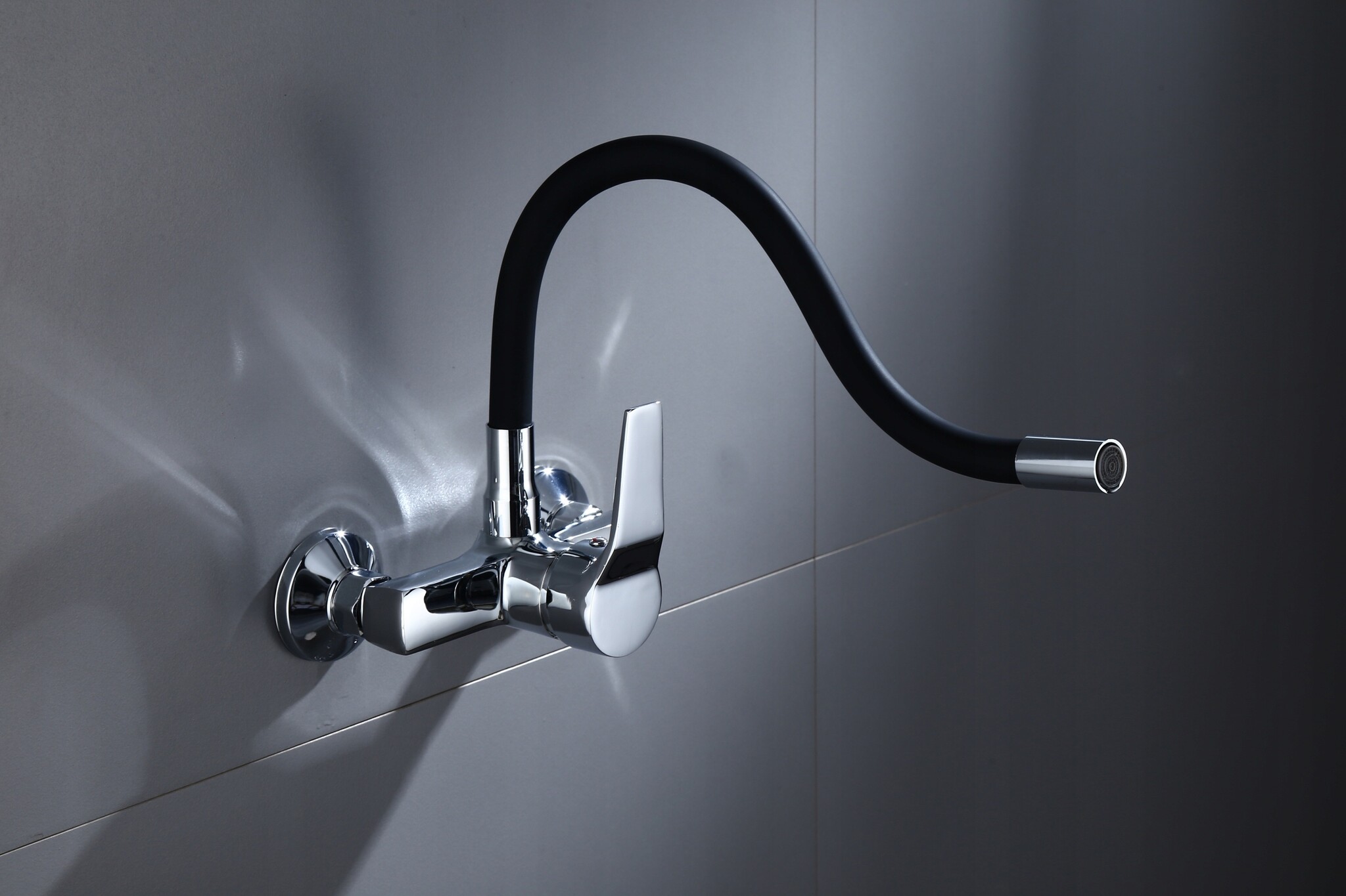 Wand keukenkraan - flexibel - zwart - met montage set