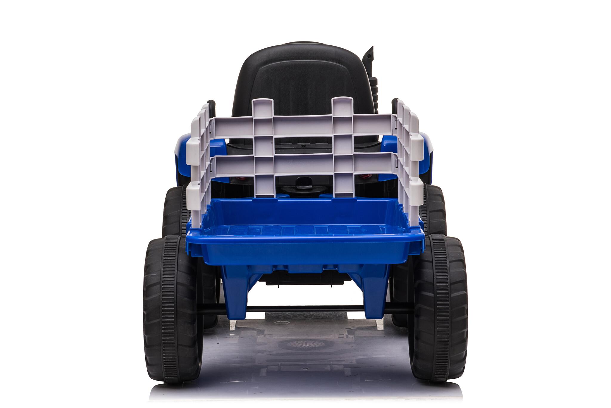 Elektrisch bestuurbare tractor met aanhanger en afstandbediening