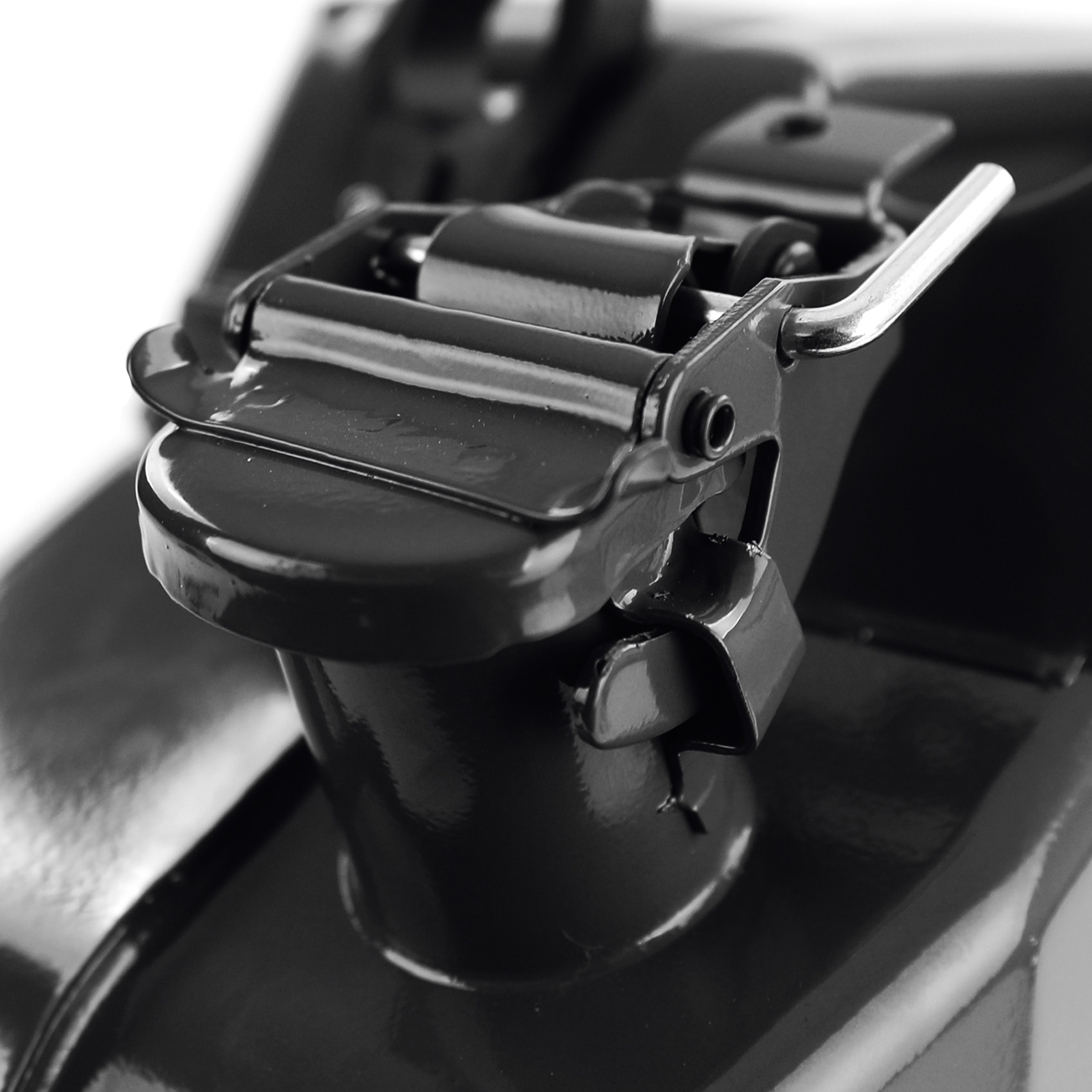 Jerrycan - 20 liter - met schenktuit en beugel - metaal - zwart