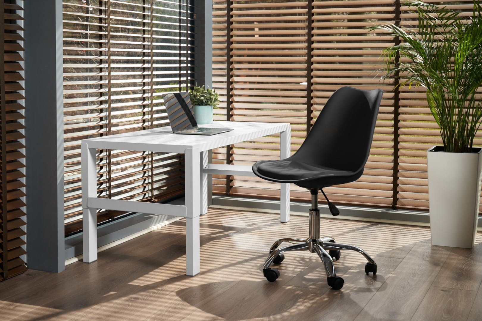 Bureaustoel - IGER - met wieltjes - hoogte verstelbaar - zwart