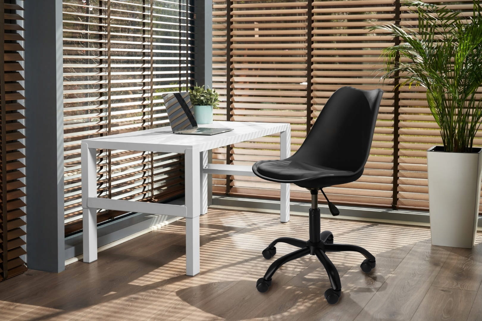 Bureaustoel - IGER - met wieltjes - en zwarte basis - zwart