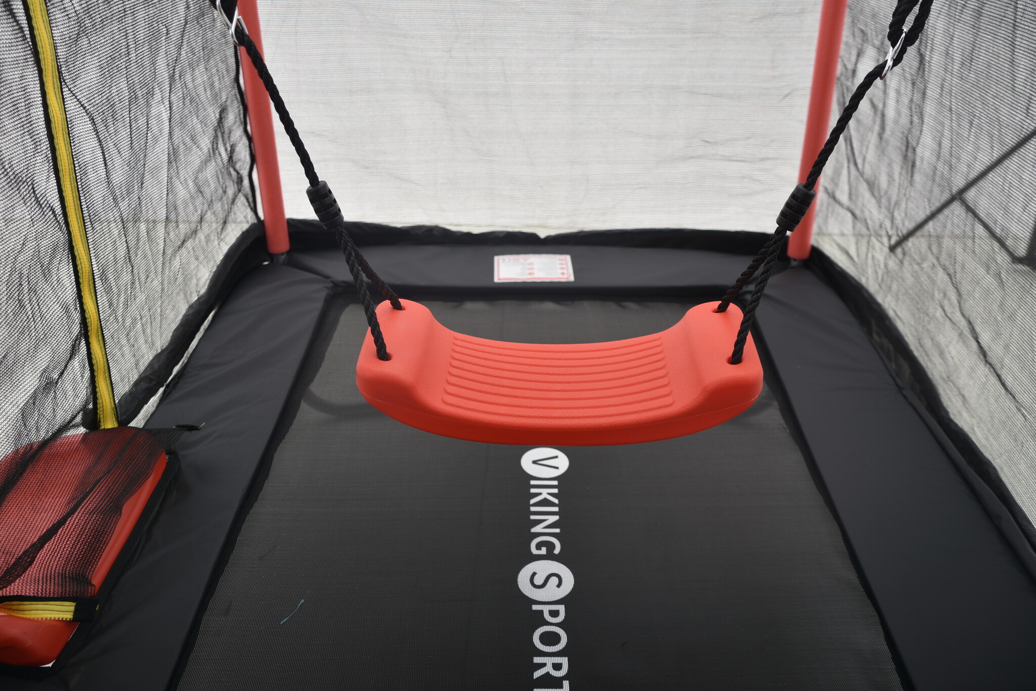 Trampoline rechthoekig 126×193 cm - glijbaan & schommel - rood
