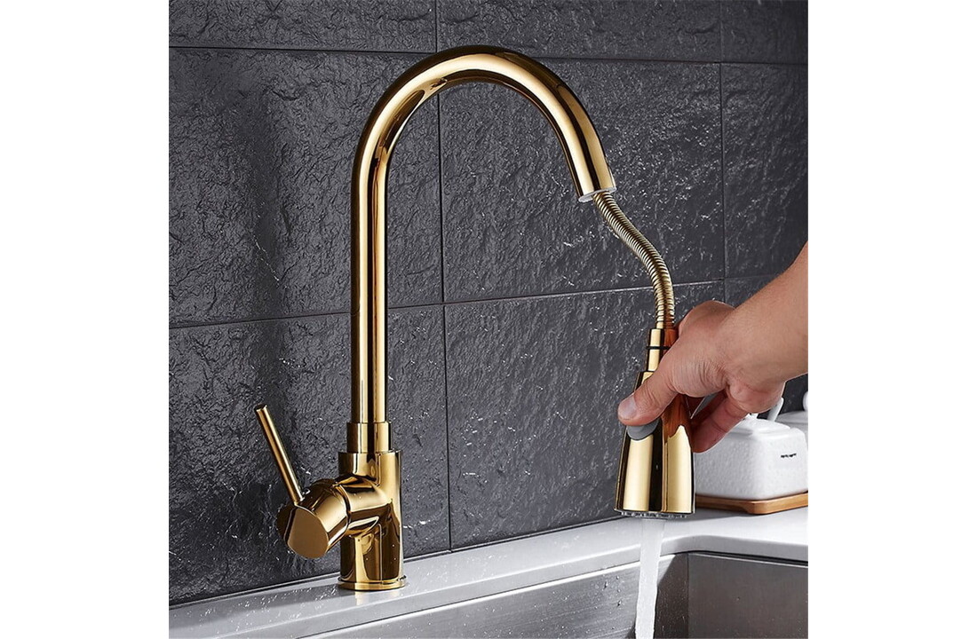 Gouden keukenkraan messing met uitrekbare slang 82cm