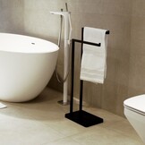 Handdoekhouder zwart: 2-armig, 80.5cm hoog, gepoedercoat staal