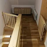 Babyhekje hout: verstelbaar 52-72cm breed, 84cm hoog, naturel