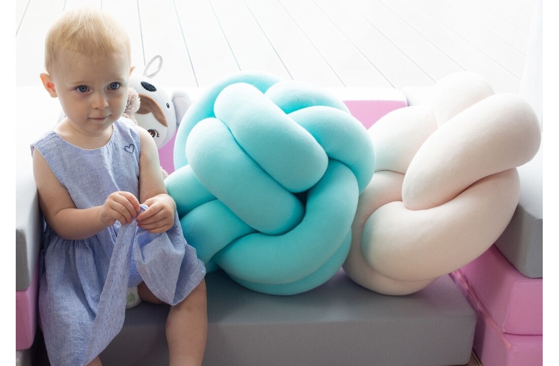 Decoratie kussen knoop 35x35cm crème katoen handgemaakt