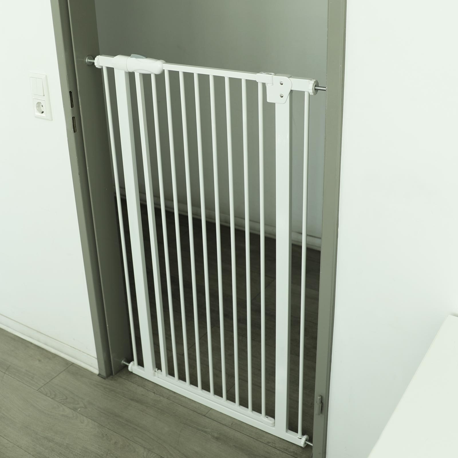 Traphek baby: 72-86cm, wit metaal, 120cm hoog, klem/zonder boren