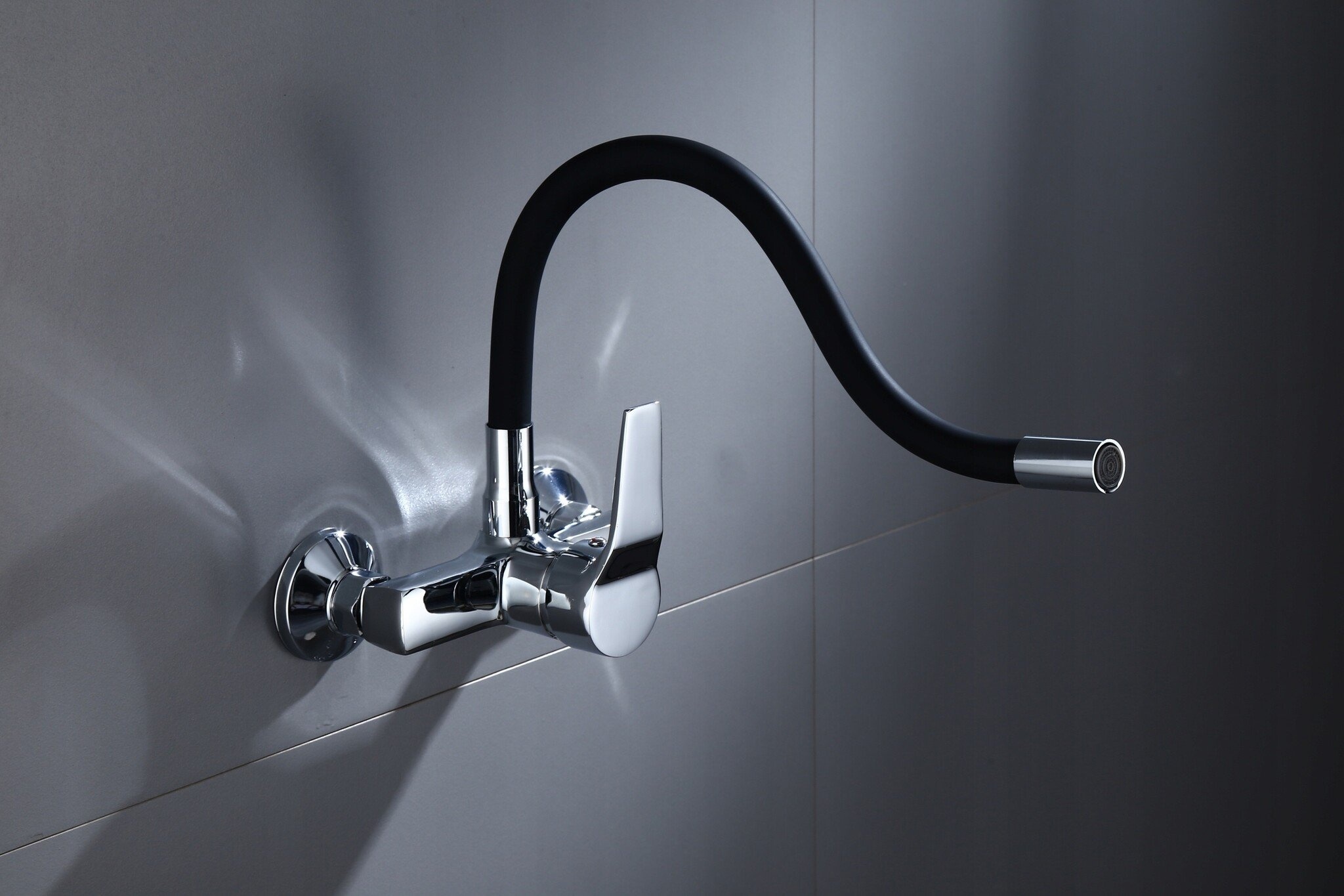 Zwarte keukenkraan wandmontage - Flexibel, Messing, Chroom Afwerking