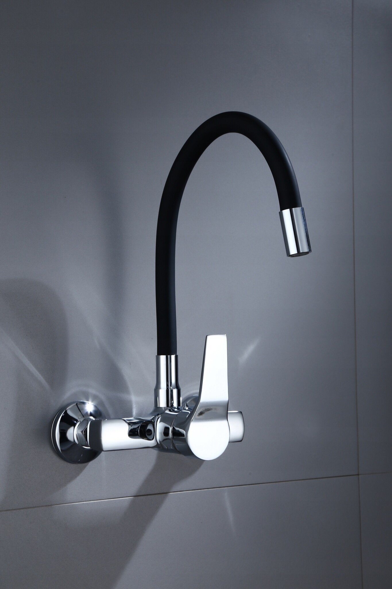 Flexibele kraan keuken muur - Zwart messing - Wandmontage