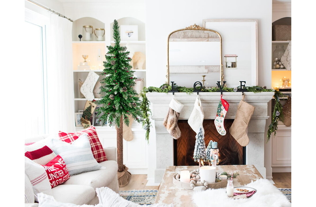 Kerstboom met dennenappels 220cm - Groen Hout & PVC