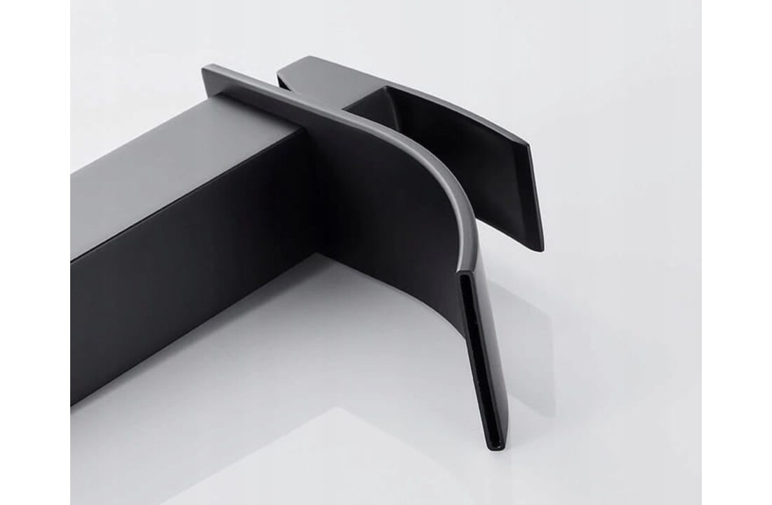 Waterval kraan badkamer mat zwart | Messing | 18 cm hoog