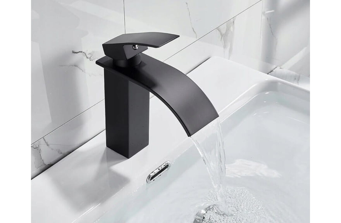 Waterval kraan badkamer mat zwart | Messing | 18 cm hoog