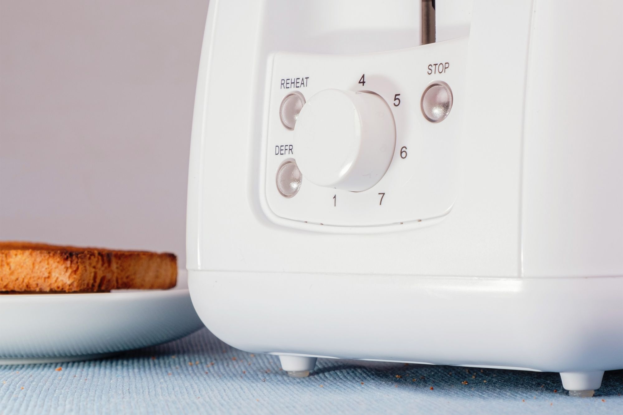 Eldom Broodrooster TO245 DOTTY - Voor perfect gelijkmatige toast