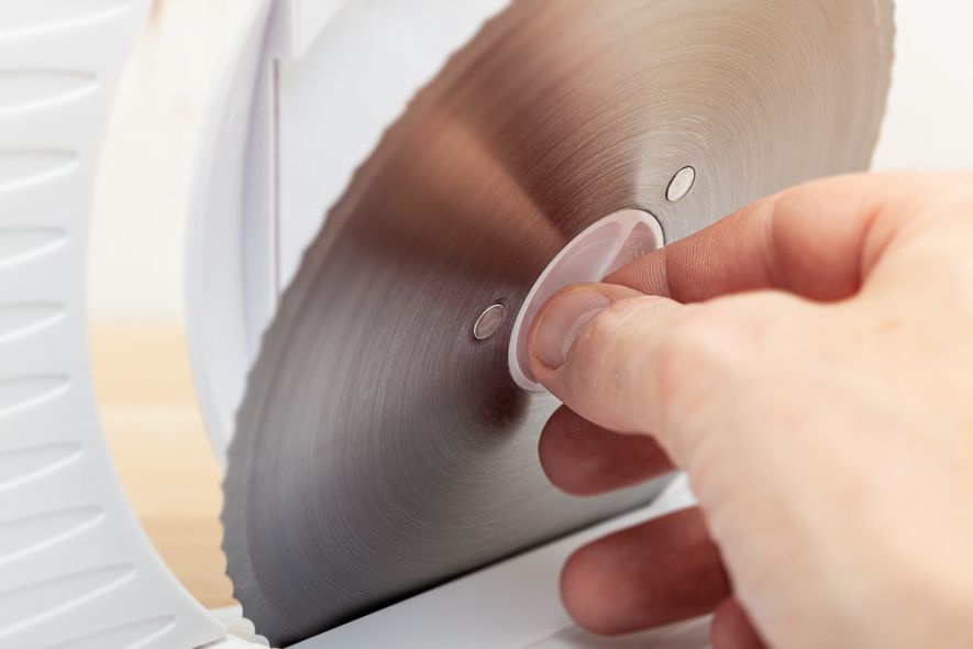 ELDOM elektrische snijmachine KR100 - compact en instelbaar tot 15 mm