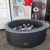 Ballenbak - stevige ballenbad - 90 x 30 cm - 200 ballen - wit,grijs, zwart, roze en blauw
