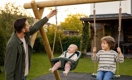 Babyschommel & tuinschommel kiezen: vanaf welke leeftijd en veilig ophangen