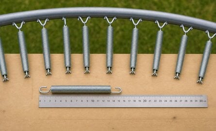 Trampolineveren vervangen: veerlengte meten en hoeveel veren per maat
