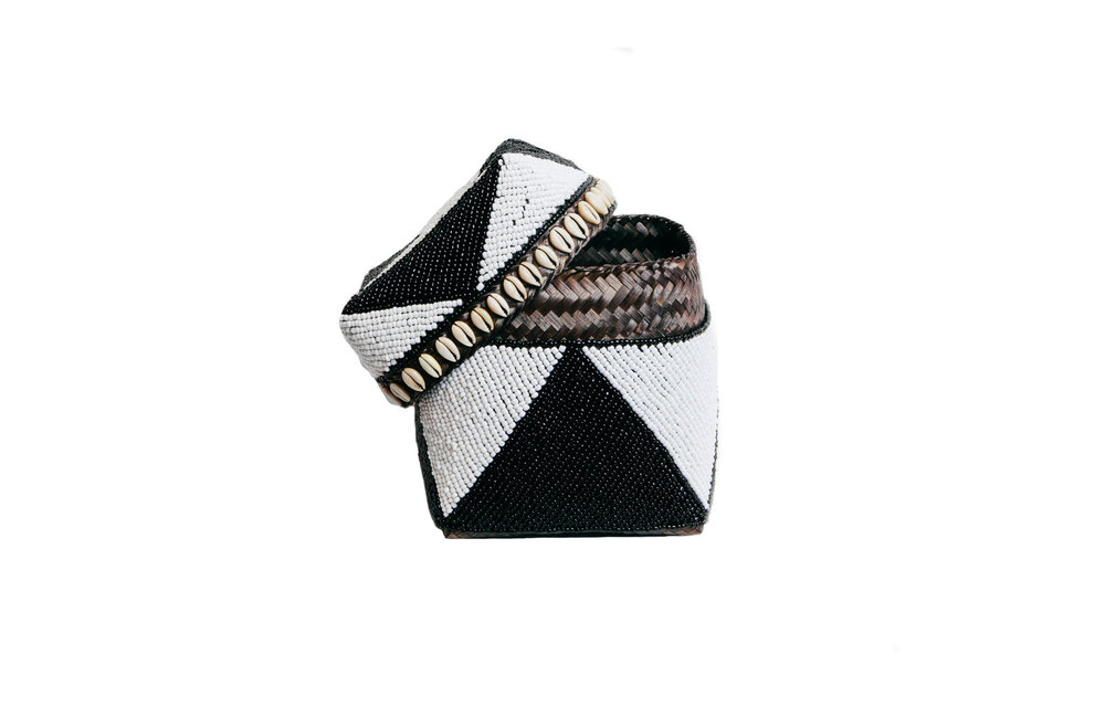 The Beaded Basket Cowrie Diamond High - Black White - M