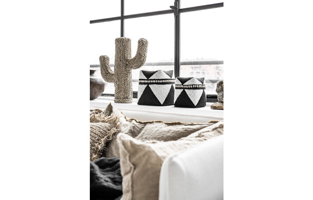 The Beaded Basket Cowrie Diamond High - Black White - M