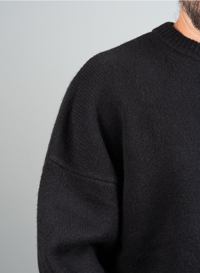 Mint sweater black
