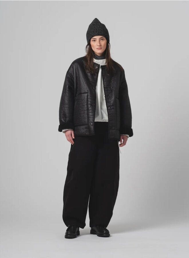 Collarless long jacket zwart