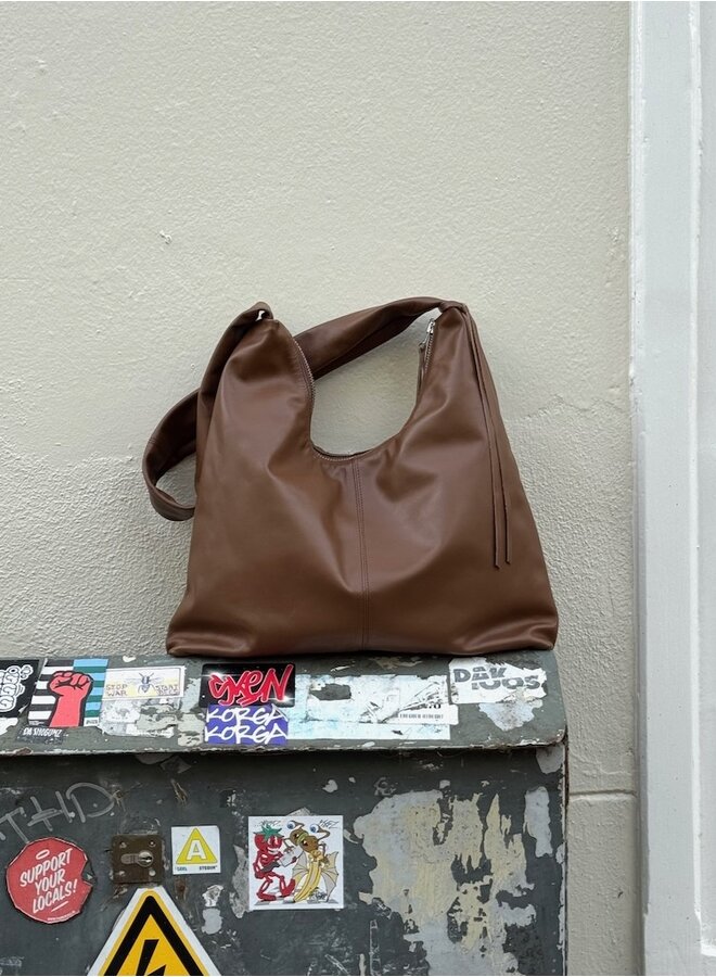 Crossbody bag M caramel
