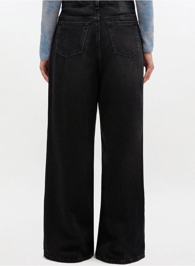 Soft rigid denim jeans washed black