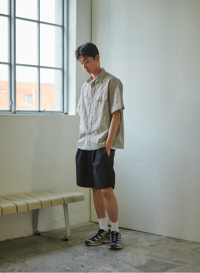 Two tuck wide short black