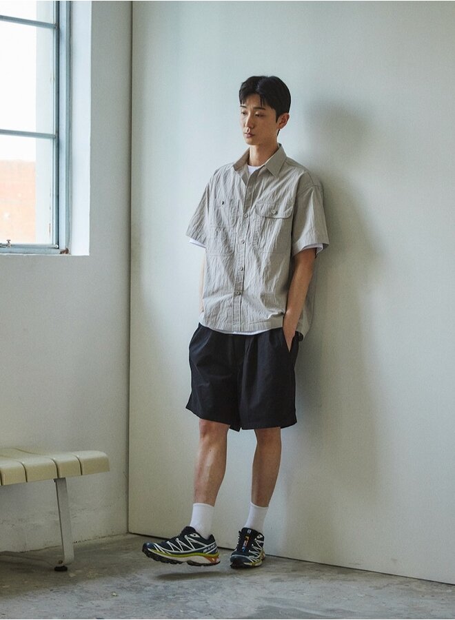 Two tuck wide short black