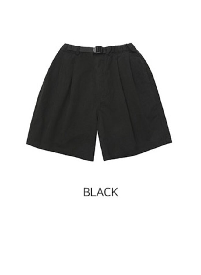 Two tuck wide short black