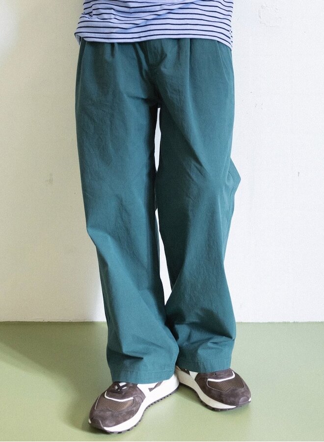 Two tuck wide pants green