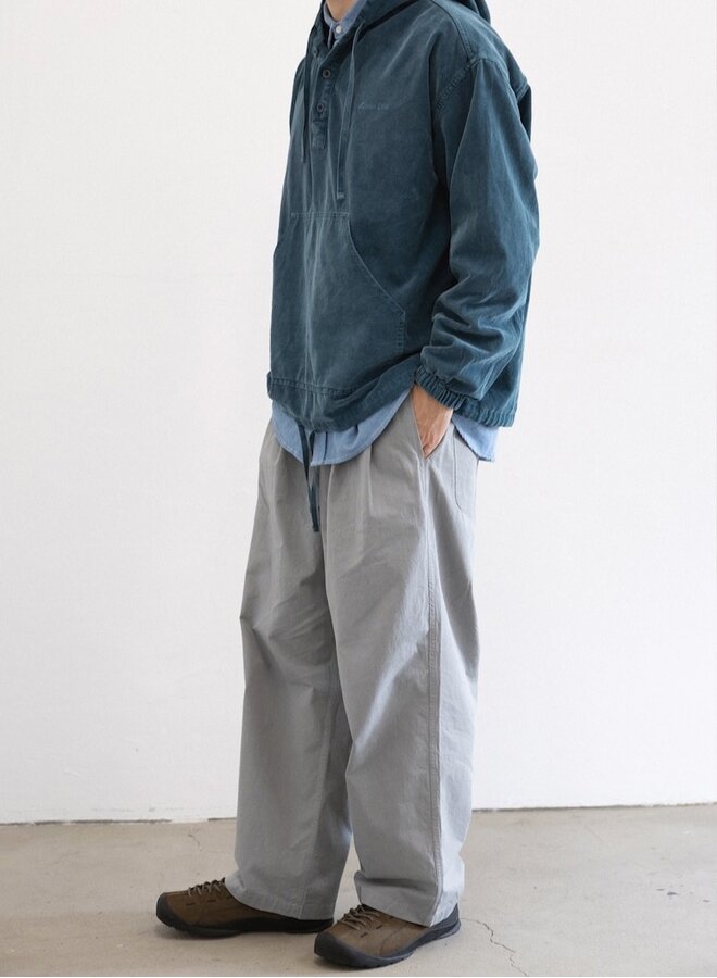 Two tuck wide pants gray
