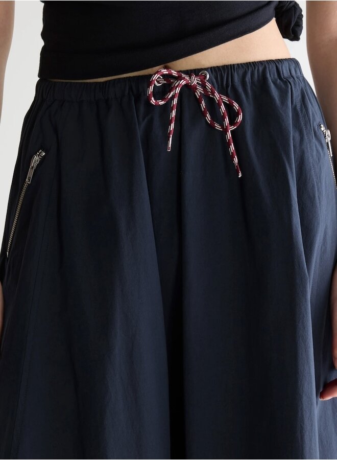 Harlin skirt captain