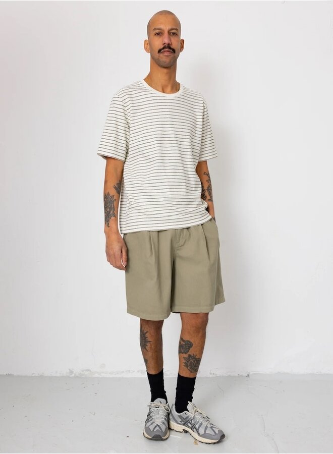 Wide short sage