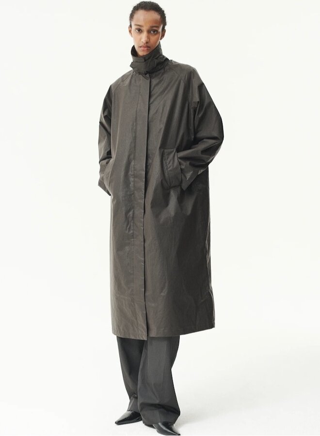 Long coach waxed dark brown