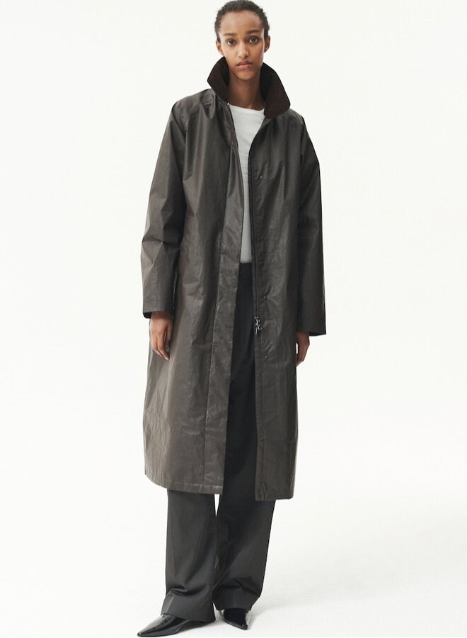 Long coach waxed dark brown