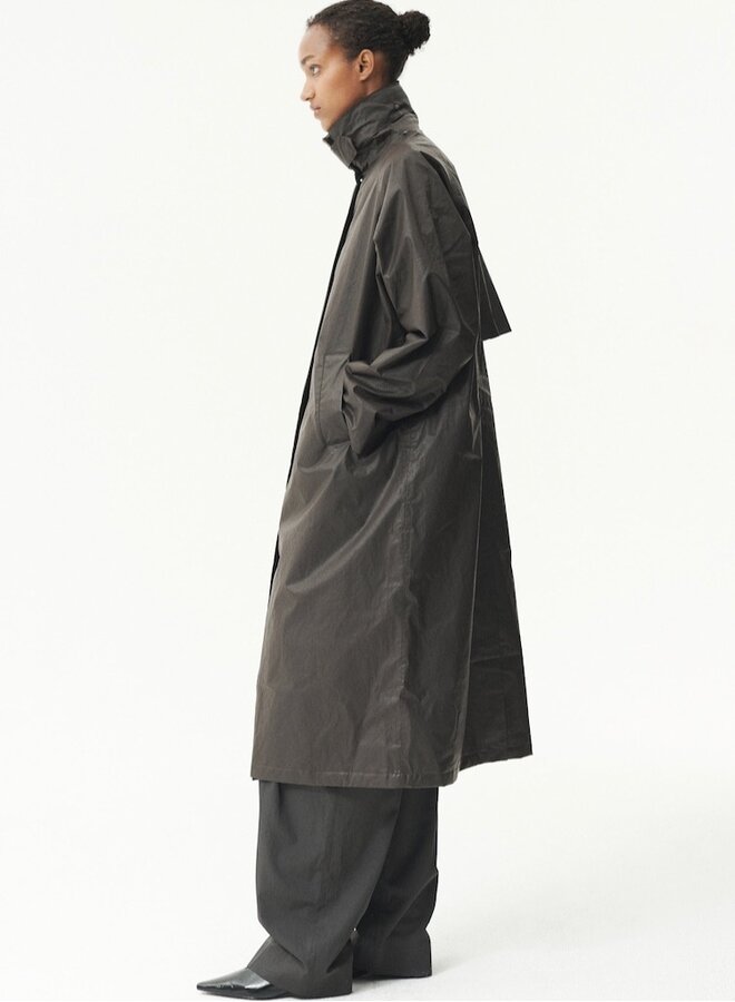 Long coach waxed dark brown