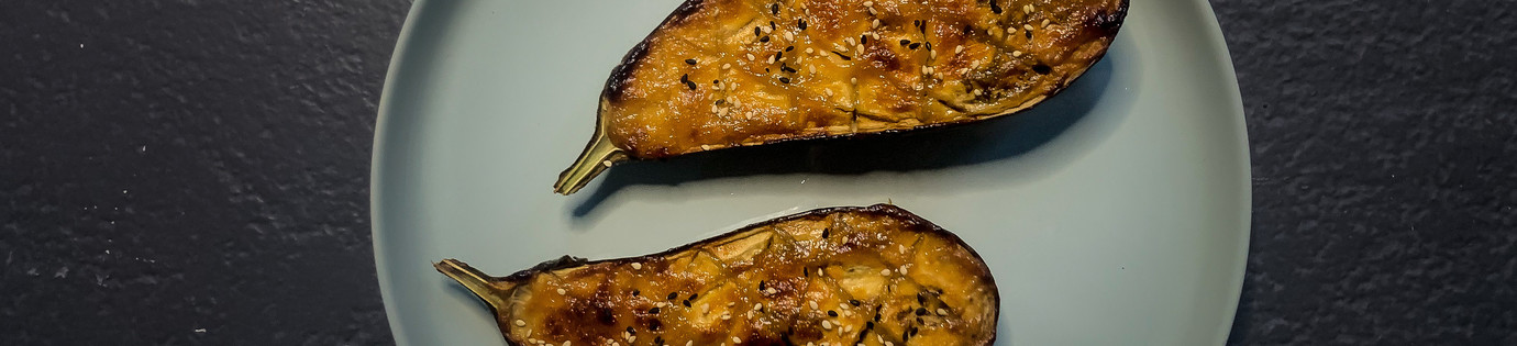 In miso gelakte aubergines