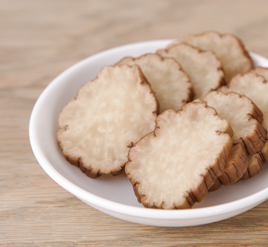 Iburigakko (smoked, beer-pickled daikon) – whole