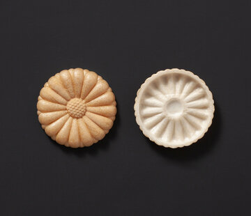 KAGADANE Monaka Shell Chrysanthemum