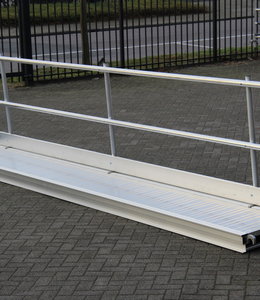 ASC Leuning 5 mtr. + kantplank een zijde en houders Leuning 5 mtr. + kantplank een zijde en houders