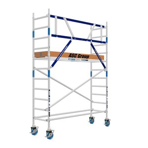 IND ASC Rolsteiger 75x250 4,2m werkhoogte met schoren tegen de gevel