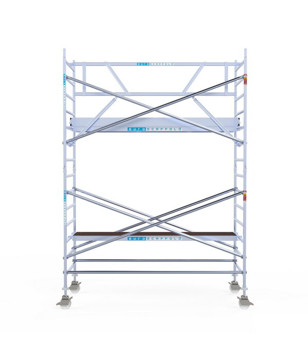 Euro Scaffold Rolsteiger Euroscaffold Professional 135x305 5,2m werkhoogte carbon vloer tegen de gevel