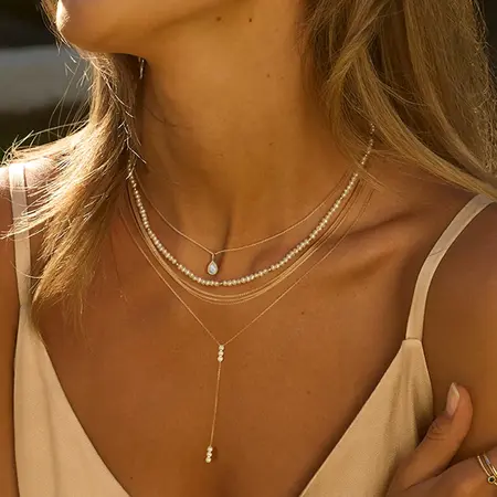 Swinging necklaces